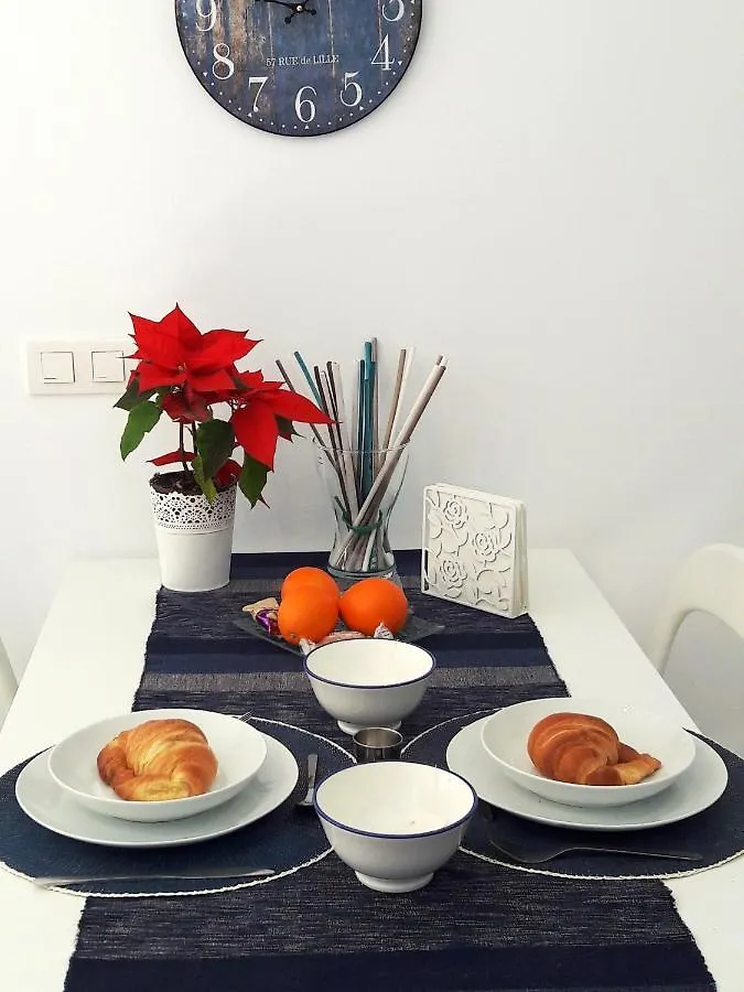 Cozy Apartment With Sea View - Malaga - 40 Sqm