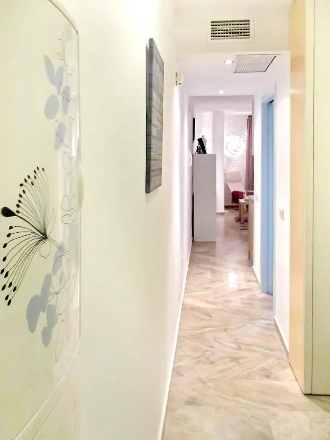 Cozy Apartment With Sea View - Malaga - 40 Sqm