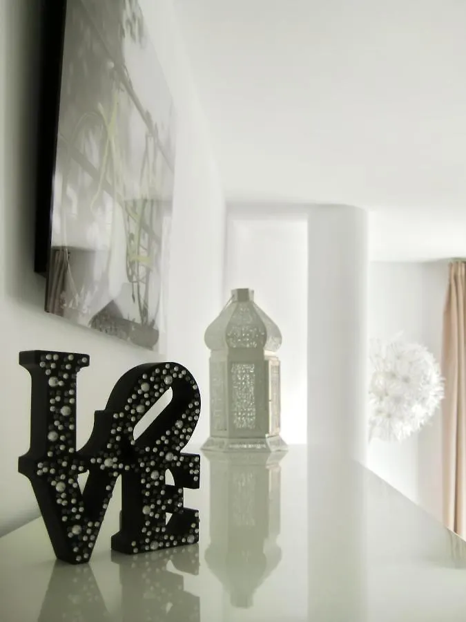 Cozy Apartment With Sea View - Malaga - 40 Sqm
