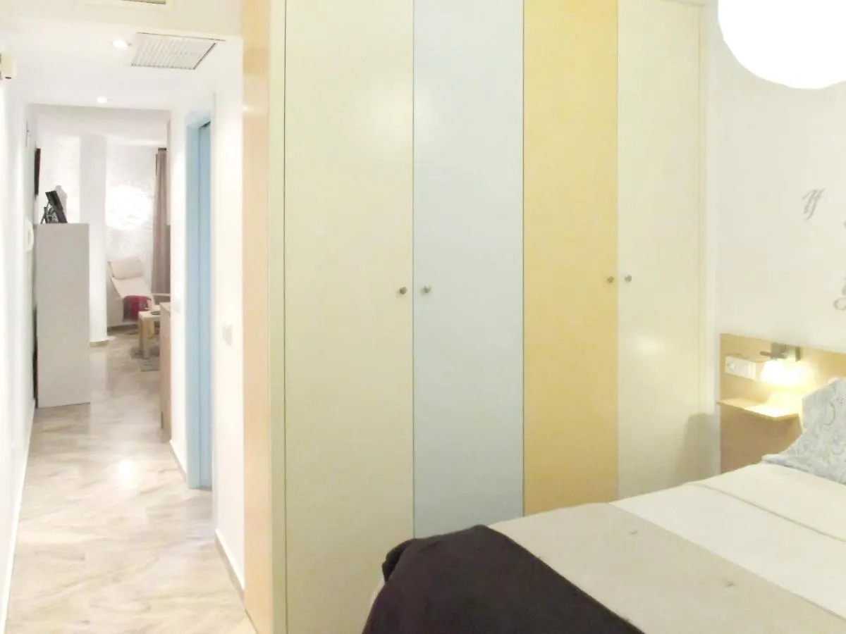 Cozy Apartment With Sea View - Malaga - 40 Sqm